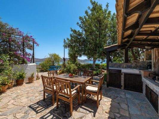 Kreta, Elounda: Villa mit Pool und atemberaubendem Meerblick auf die Bucht zu verkaufen