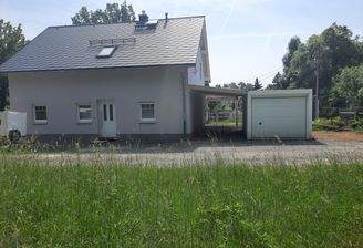 Referenzbild mit Carport &amp; Garage 