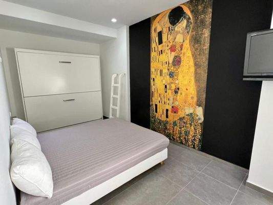 Einzigartige Villa am Meer mit Innenpool, Gärten und Gästehaus