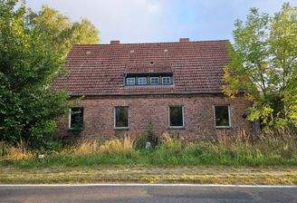 Hausansicht von der Straße 