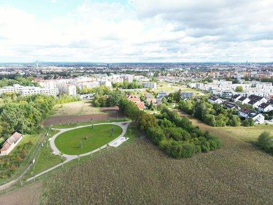 Grüne Umgebung vor der Wohnungstür - Der Züricher Park
