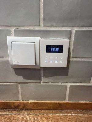 eingebautes Radio Badezimmer