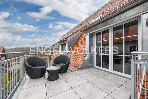 Geräumiger Balkon mit idyllischem Blick in die Ferne
