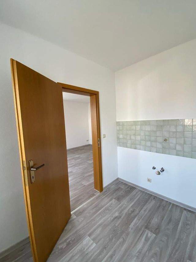 Schöne helle 2 Raum Wohnung nach Renovierung Zwickau Planitz Nähe Markt zu vermieten - Photo 3