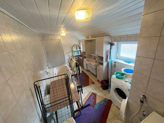 EG - Bad mit Wanne und Dusche 4