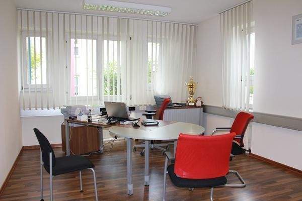 Büro mit Besprechung