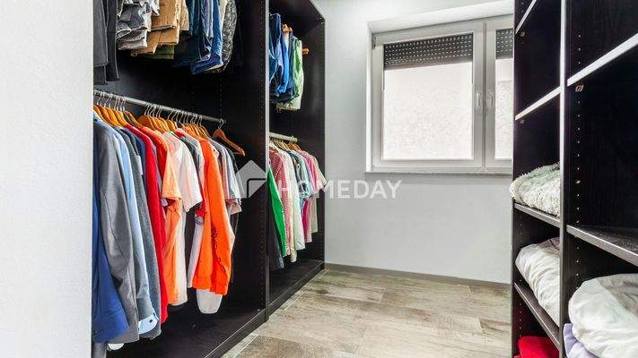 1. OG Ankleidezimmer 1