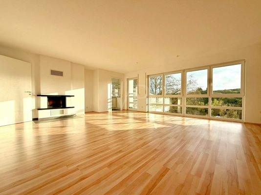 Wohn- und Esszimmer mit Kamin