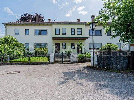 Blick auf den Eingangsbereich.jpg