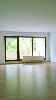 Wohnzimmer mit Balkon