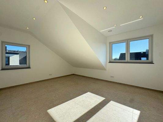 Ihr großzügiges Schlafzimmer für Ruhe und Entspannung