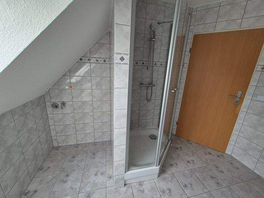 DG: Bad mit Wanne und Dusche