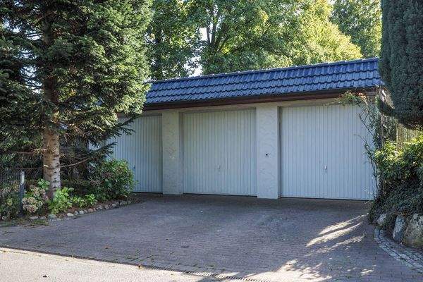 Garagen und Stellplätze