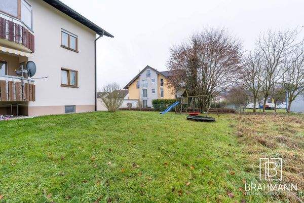 Außenansicht - Grünfläche auf der Rückseite