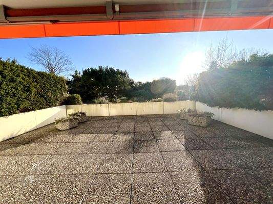 Südansicht mit Terrasse