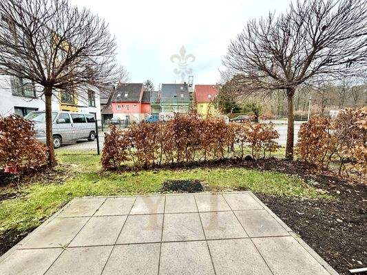 Terrasse mit Gartenanteil