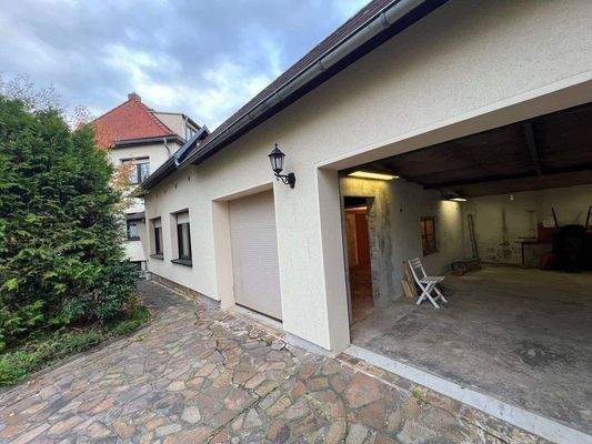 Zwei Garagen mit viel Stellfläche