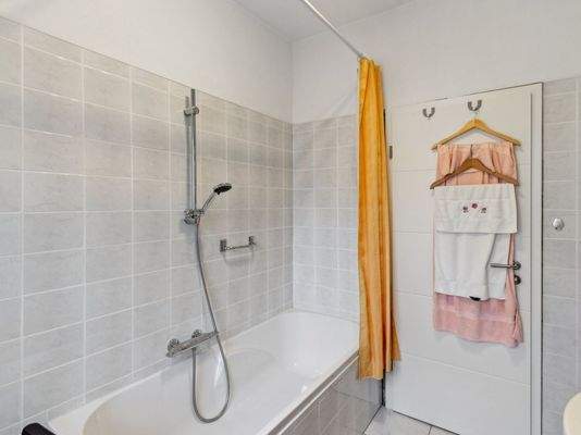Badezimmer mit Wanne