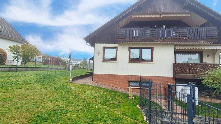 Gepflegter, eingewachsener Garten