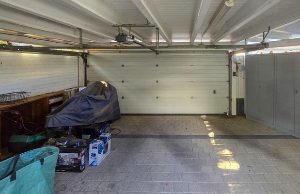 Doppelgarage vorne zur alleinigen Nutzung