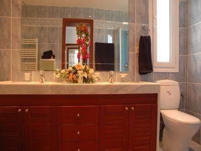 Kreta, Elounda: Luxusvilla in einer Elite-Wohngegend zu verkaufen