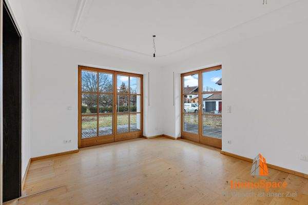 Zwei direkte Terrassenzugänge vom Wohnzimmer aus