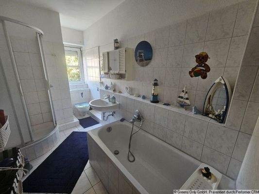 Wannenbad im 1. OG