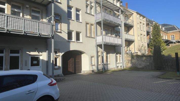 Pkw-Stellplätze im Innenhof