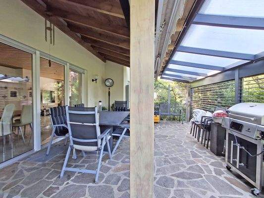 Überdachte Terrasse