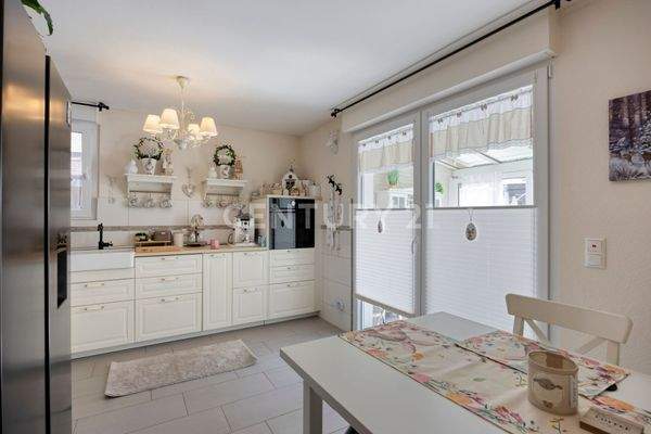 Küche EG mit Zugang zum Garten