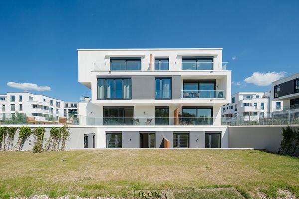 AUSSENANSICHT GARTEN