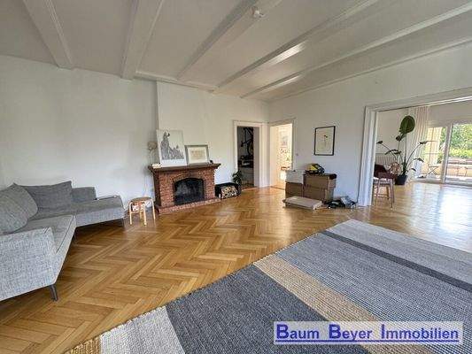 Wohn-/ Esszimmer mit Kamin