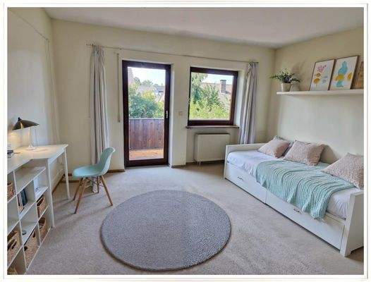 Schlafzimmer mit Südbalkon