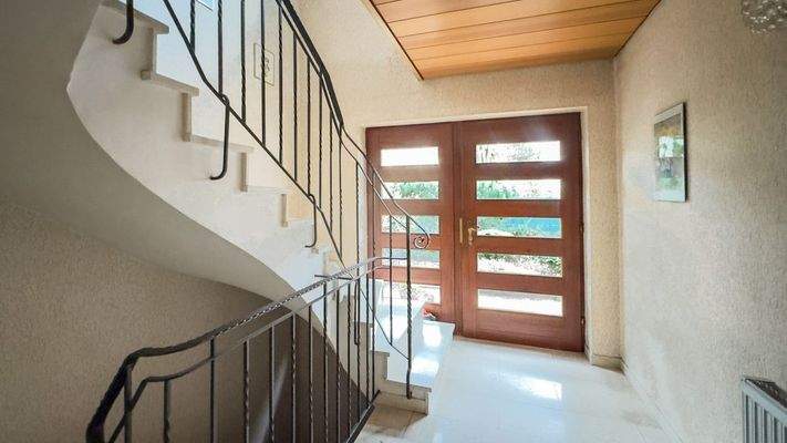 Treppenhaus_Eingangstür EG jpeg