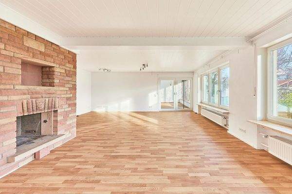 Wohnen / Essen mit Kamin EG