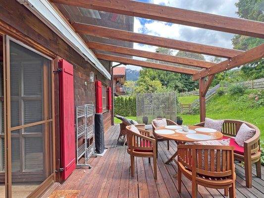 Großzügige Süd-Westterrasse 