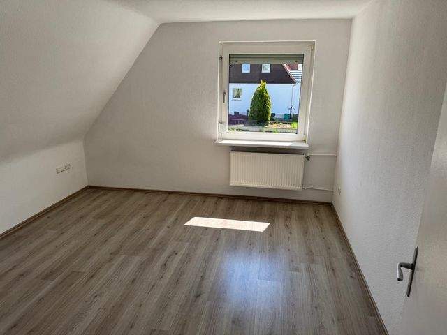 Sehr schöne 5 Zimmer Maisonette in einem Zweifamilienhaus mit Gartennutzung und großen Balkon - Photo 3