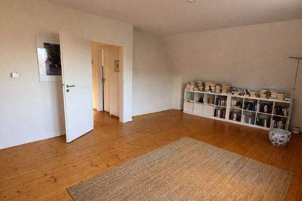 Eines von drei Zimmern im Dachgeschoss