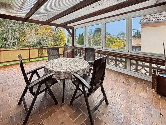 überdachte Terrasse