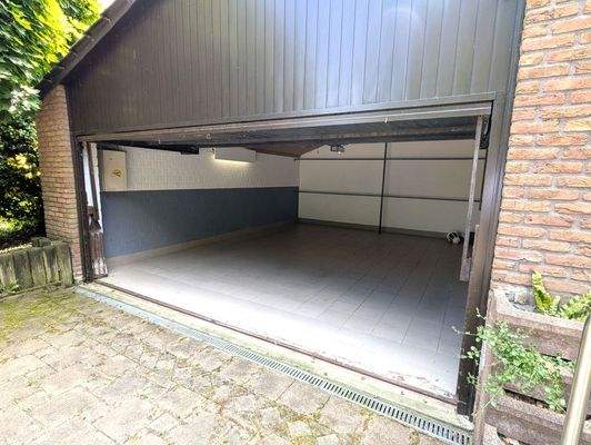 Grosszügige Garage