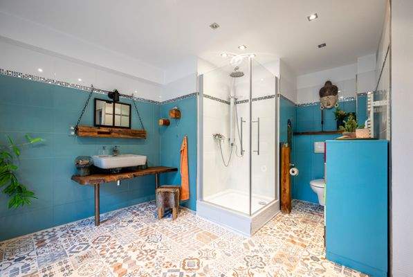 2. Badezimmer im 2.OG mit Dusche & Waschmaschinenanschluss