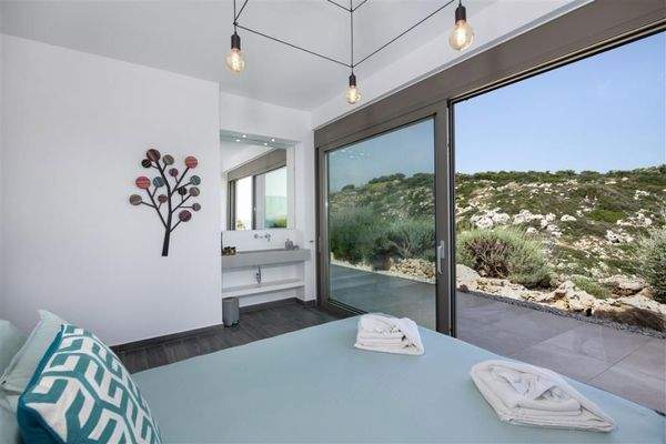 Kreta, Kokkino Chorio: Traumvilla mit makelloser Aussicht mit einer privaten Bucht zu verkaufen