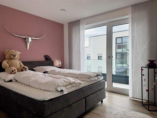 Schlafzimmer 1 mit Balkonzugang