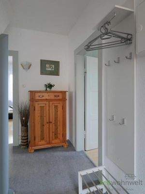 Wohnungsflur mit Garderobe