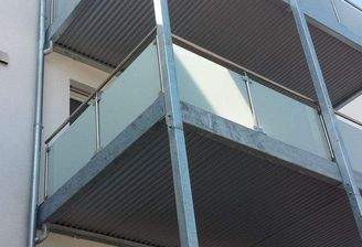 Schöner Südwestbalkon nach Fertigstellung ähnlich