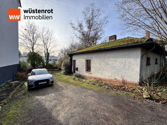 Einfahrt - Parkplatz