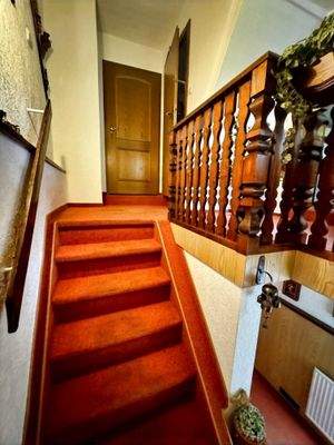 Treppenaufgang ins Obergeschoss