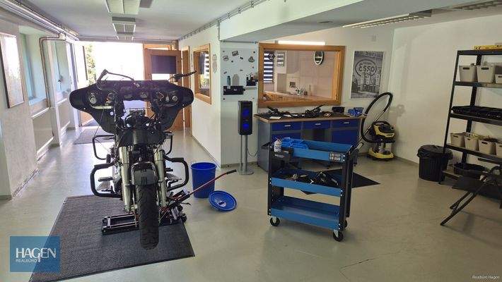 Halle UG mit Küchenraum