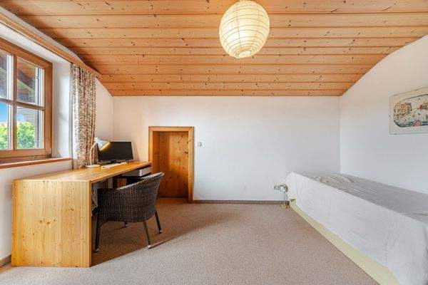 Kinder-/Arbeitszimmer (Zimmer 3 - OG)