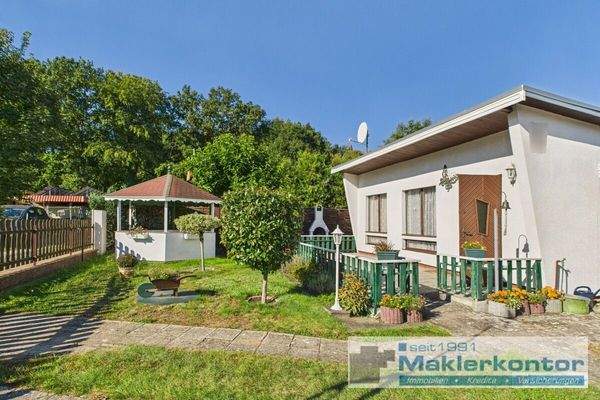 Vorderseite Grundstück